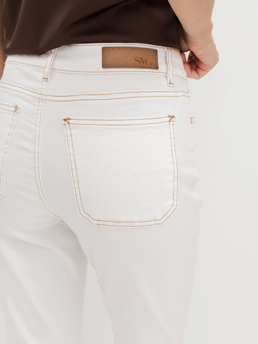 Белые джинсы с контрастными швами