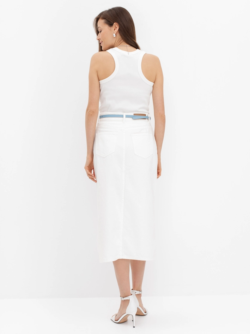 Белая джинсовая юбка с разрезом