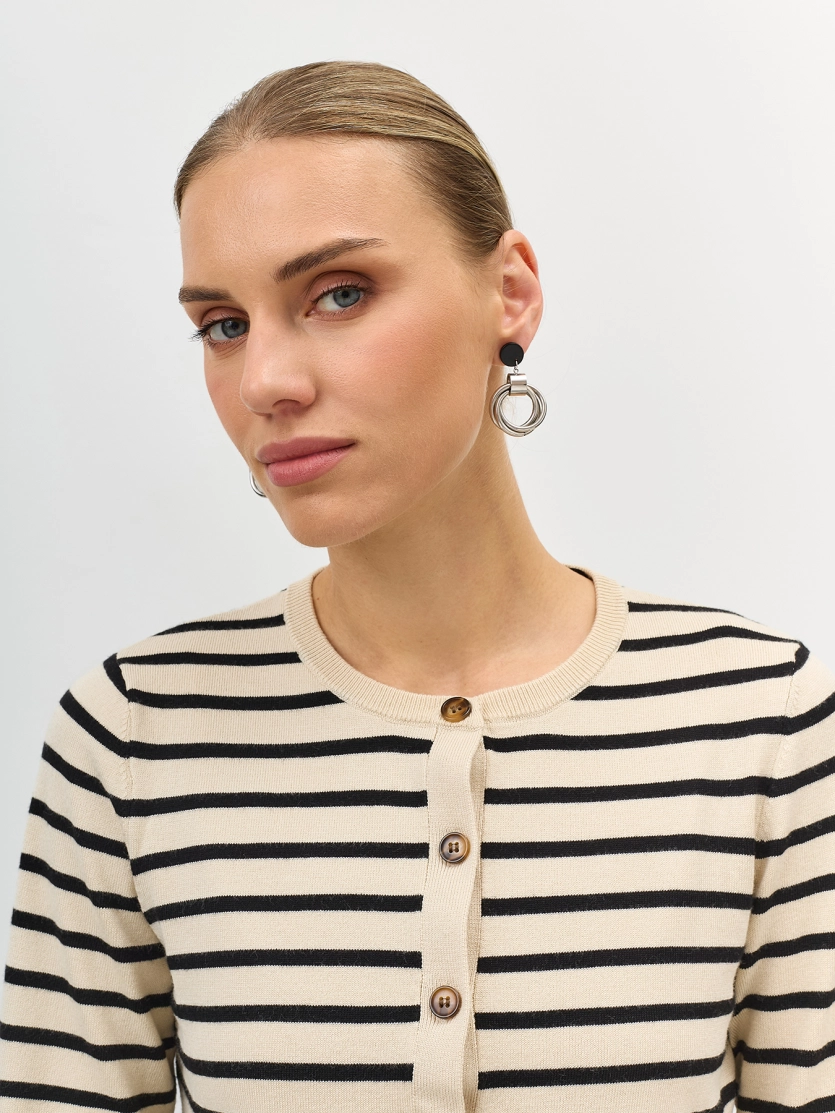 Вязаный кардиган в тонкую полоску