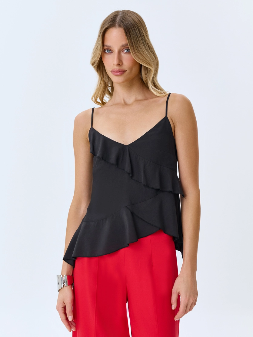 Топ с асимметричными воланами