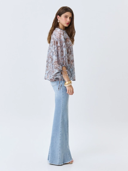 Джинсы клёш с акцентными стрелками