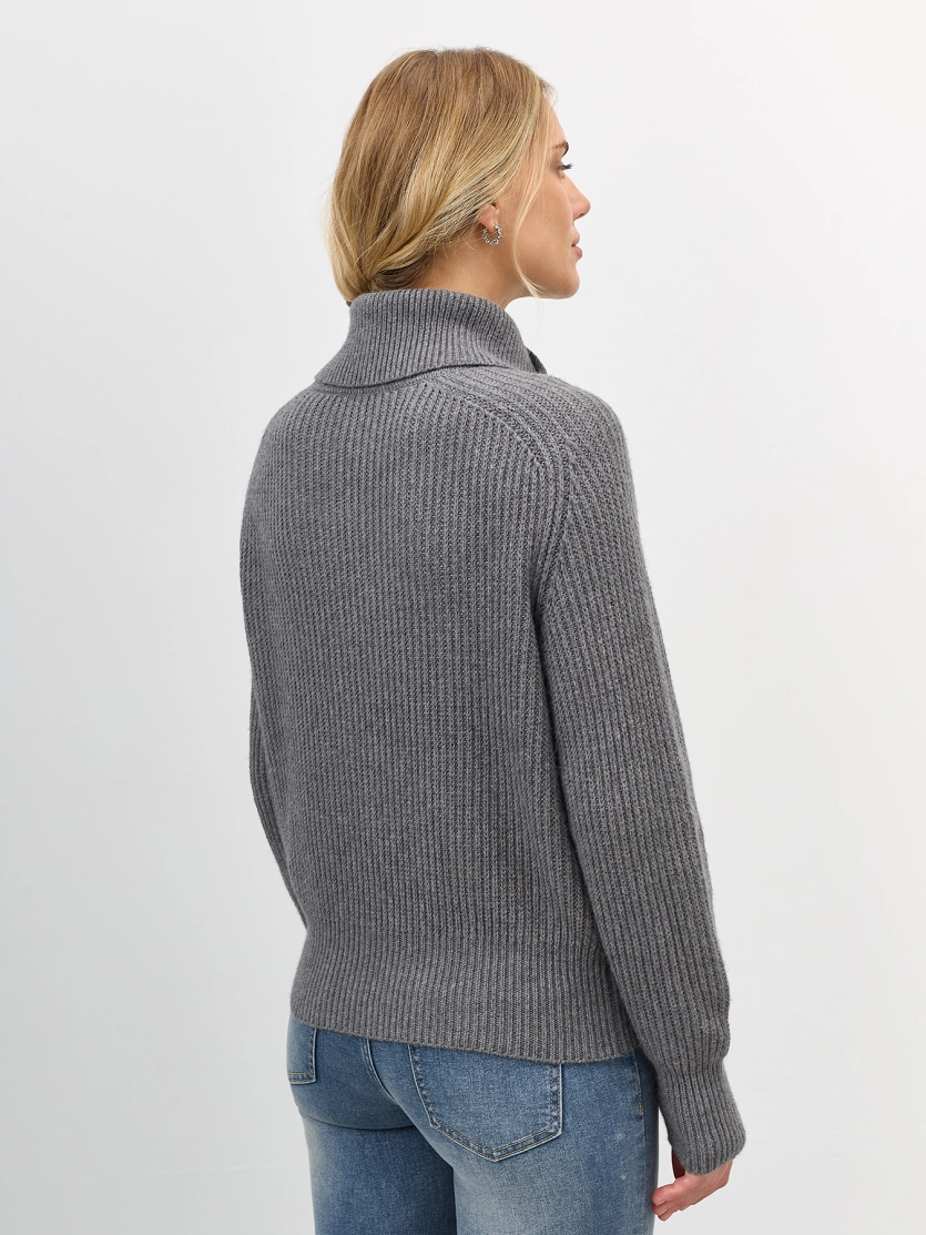 Свитер с отложным воротником на молнии