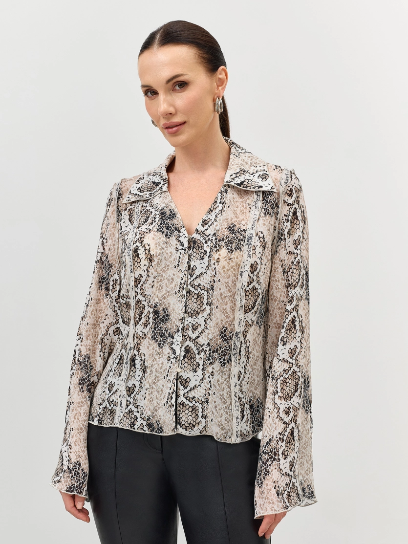 Укороченная блузка с анималистичным принтом