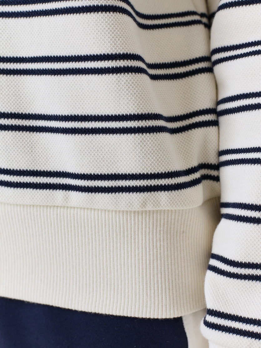 Свободный джемпер в морском стиле