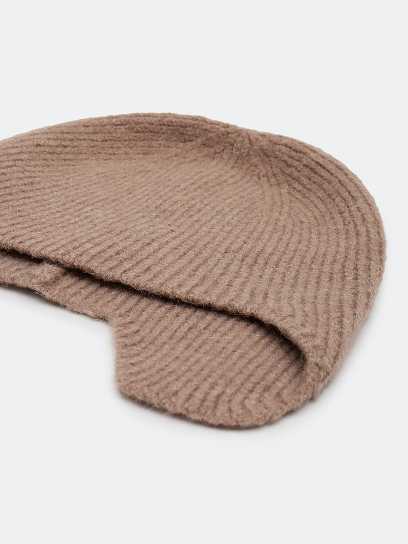 Шапка-чепчик с шерстью