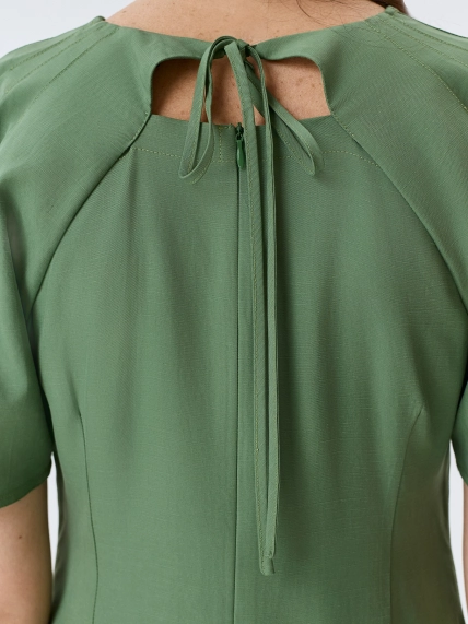 Платье А-силуэта с деталью на спинке