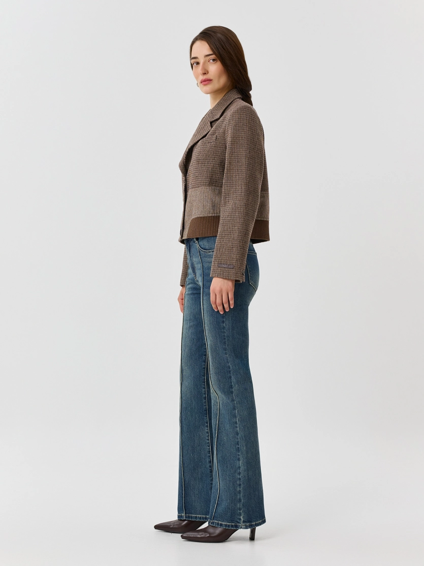 Джинсы Boot cut с акцентными стрелками