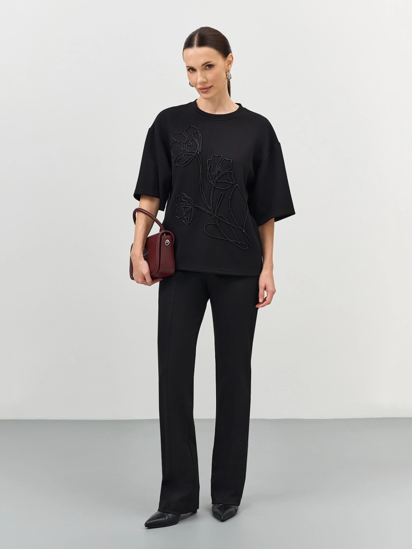 Джемпер с объемной вышивкой