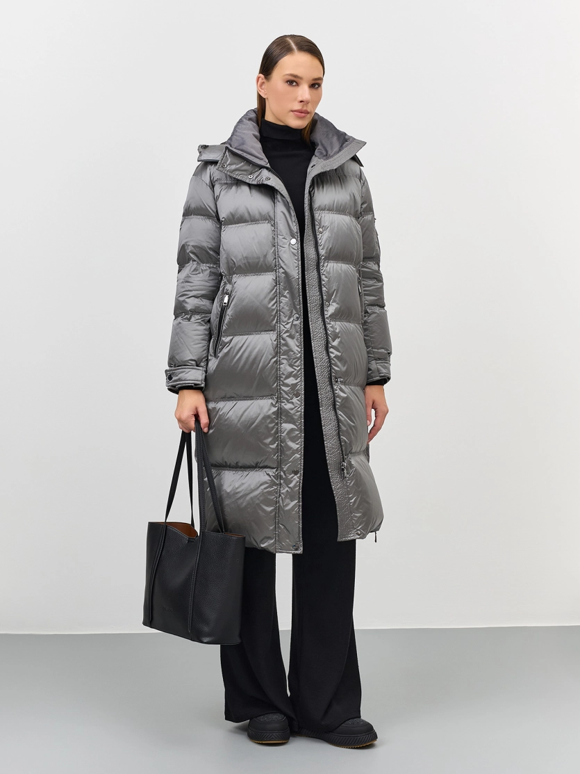 Теплый пуховик с блеском