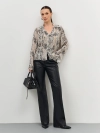 Укороченная блузка с анималистичным принтом