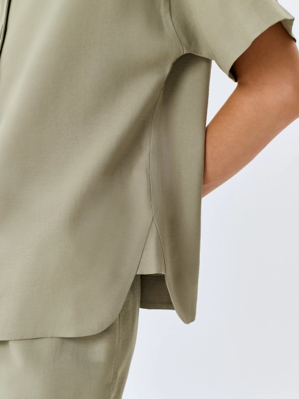 Классическая блузка из вискозы