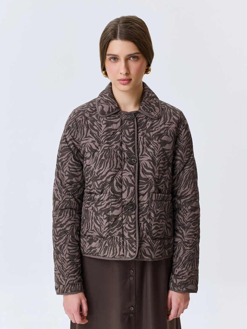Утепленный жакет с анималистичным принтом
