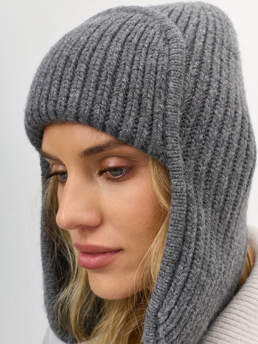 Вязаная шапка-ушанка