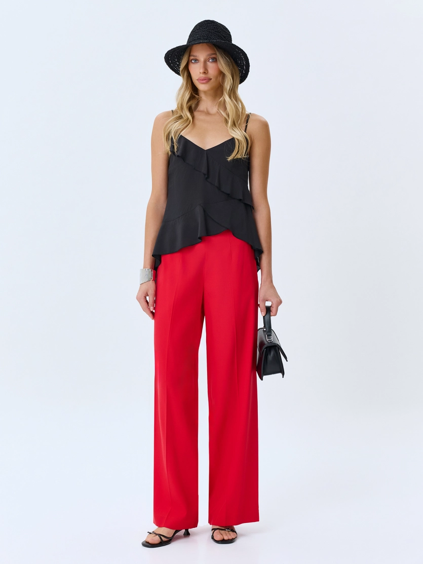 Топ с асимметричными воланами