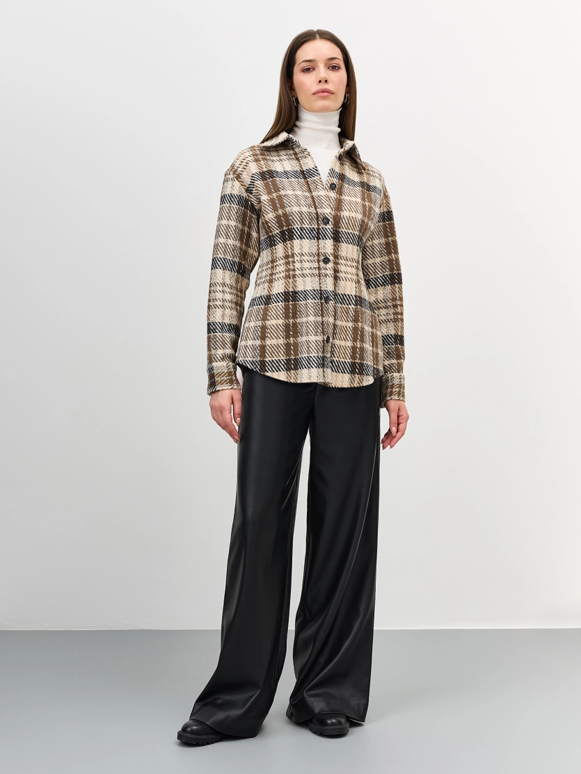 Приталенная рубашка в клетку