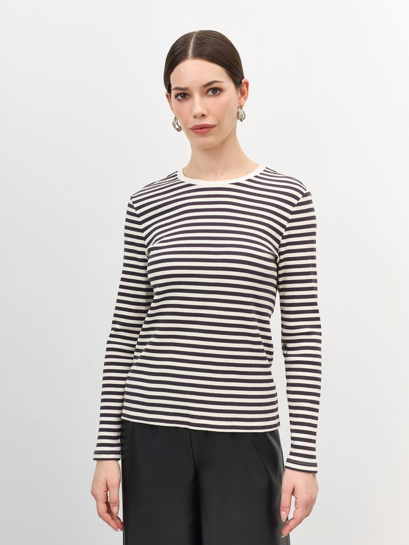 Базовый лонгслив в контрастную полоску