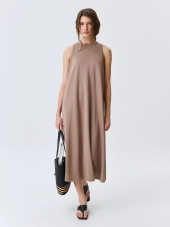 Трикотажное платье-макси с поясом