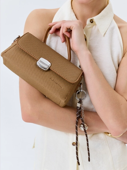 Сумка-багет с обвесом