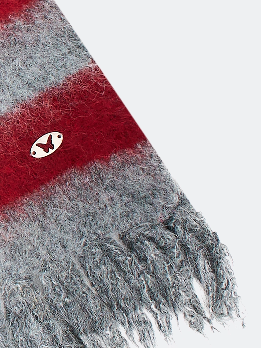 Яркий шарф в полоску 