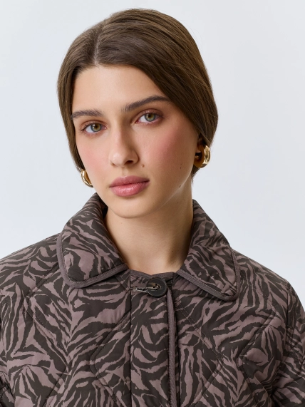 Утепленный жакет с анималистичным принтом