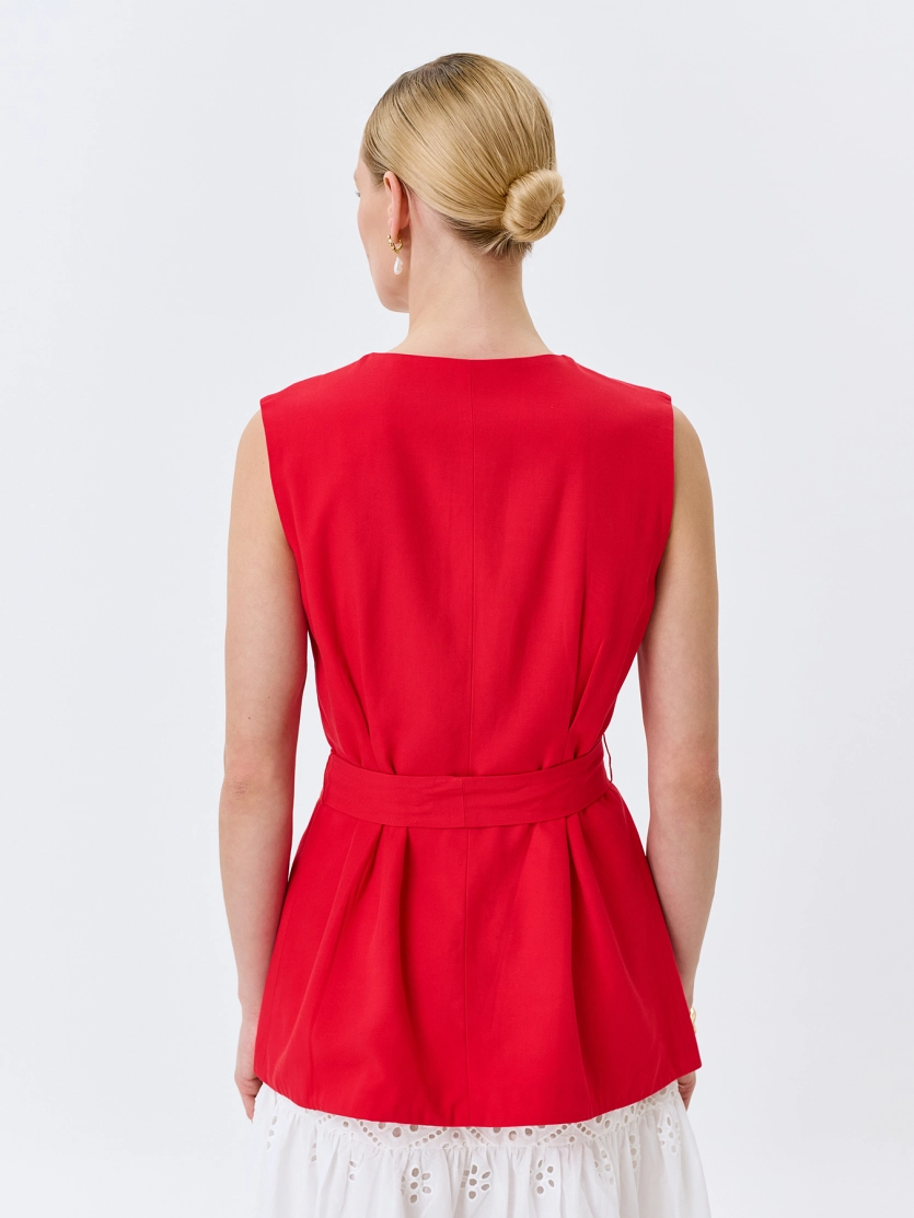 Удлиненный жилет с акцентными складками