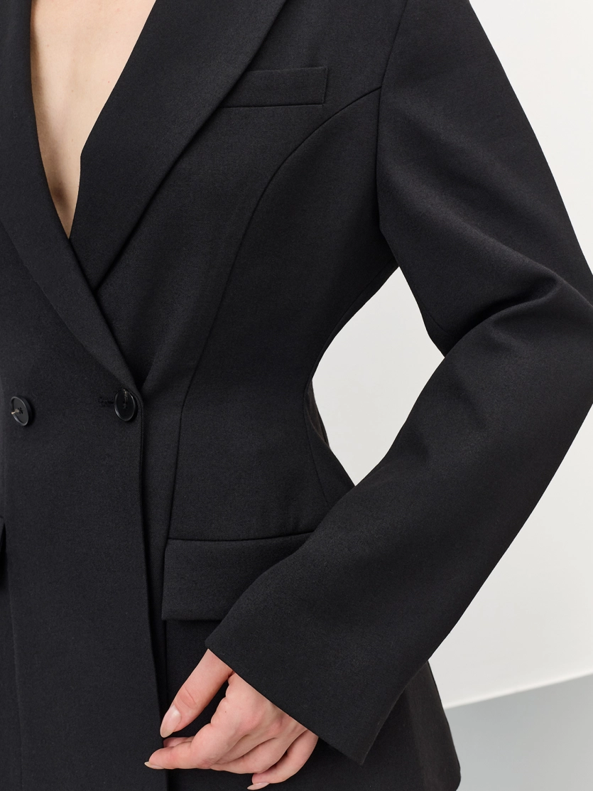 Приталенный двубортный блейзер 