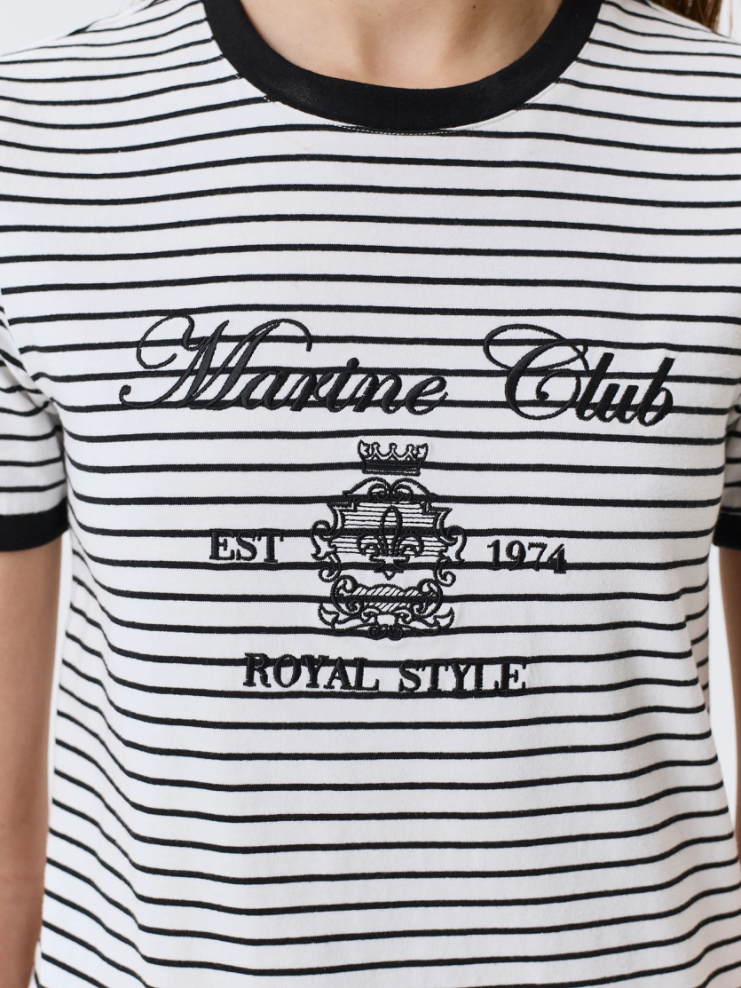Футболка в полоску с вышивкой