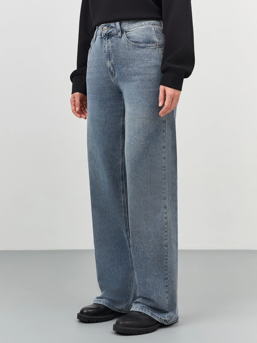 Широкие джинсы с акцентной варкой