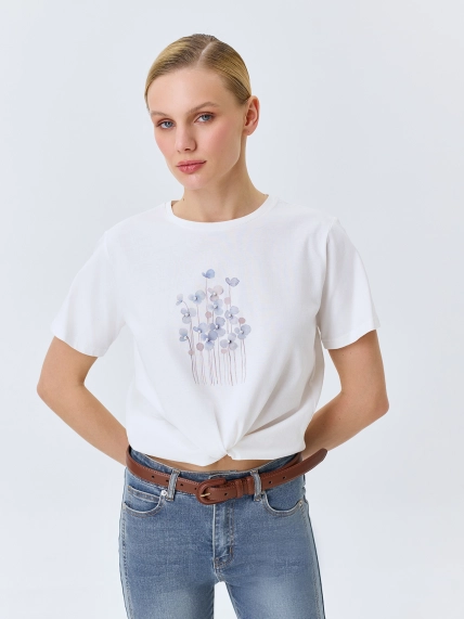 Футболка с принтом и жемчужинами 