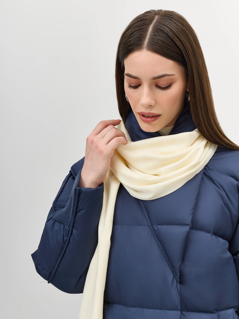 Тонкий палантин с бахромой