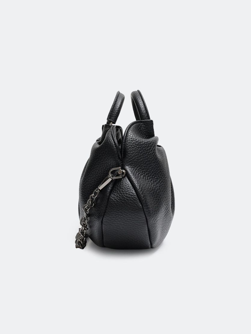 Сумка пельмень с акцентной цепочкой