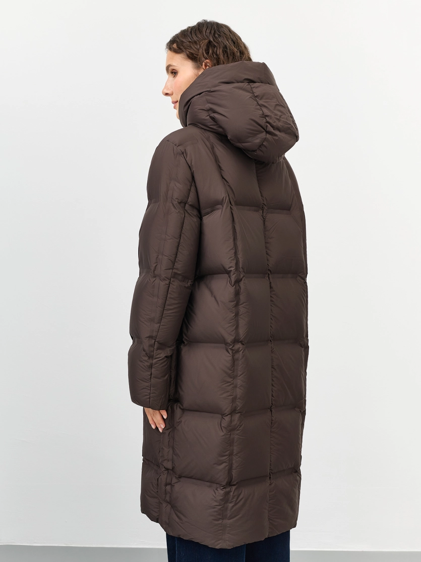 Легкий пуховик с квадратной стежкой