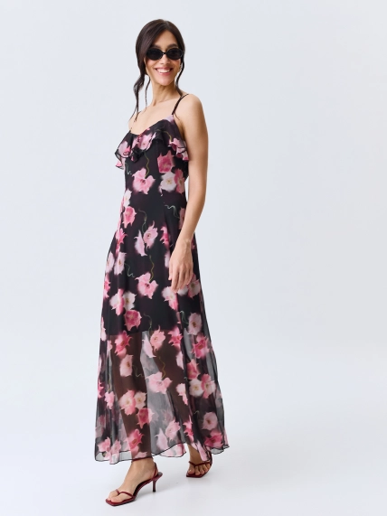 Романтичное платье с ярким цветочным принтом