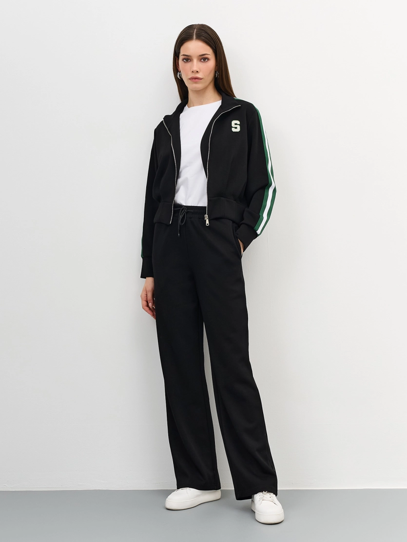 Трикотажные брюки в спортивном стиле