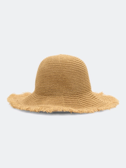 Летняя шляпа с широкими полями