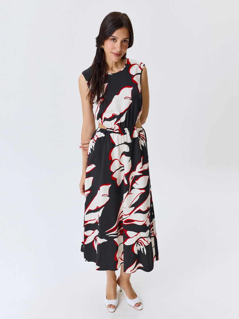 Платье с акцентными вырезами 