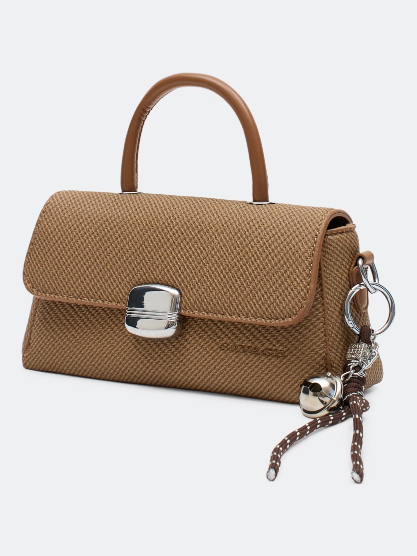 Сумка-багет с обвесом