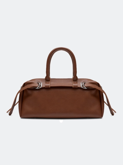 Сумка-багет с декоративными ремешками