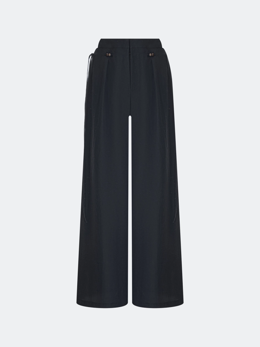 Широкие брюки с акцентным поясом