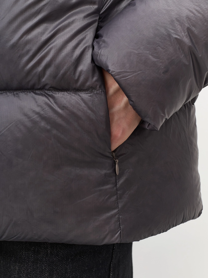 Укороченный пуховик с сатиновым блеском