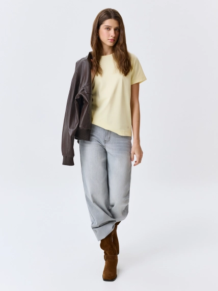 Базовая яркая футболка