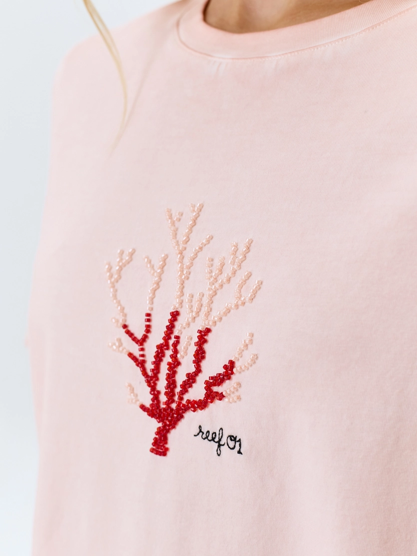 Футболка из хлопка с ручной вышивкой 