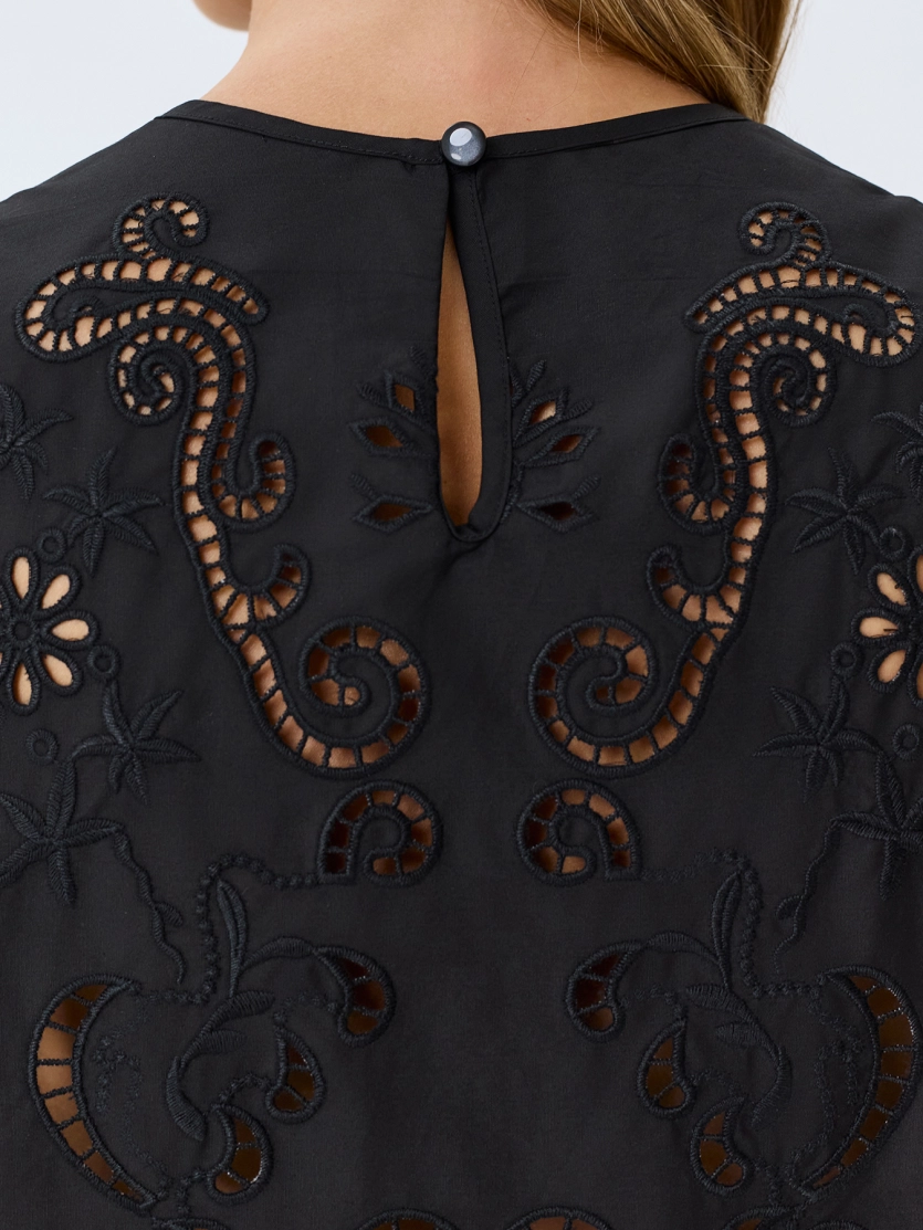 Ажурный топ с купонной вышивкой