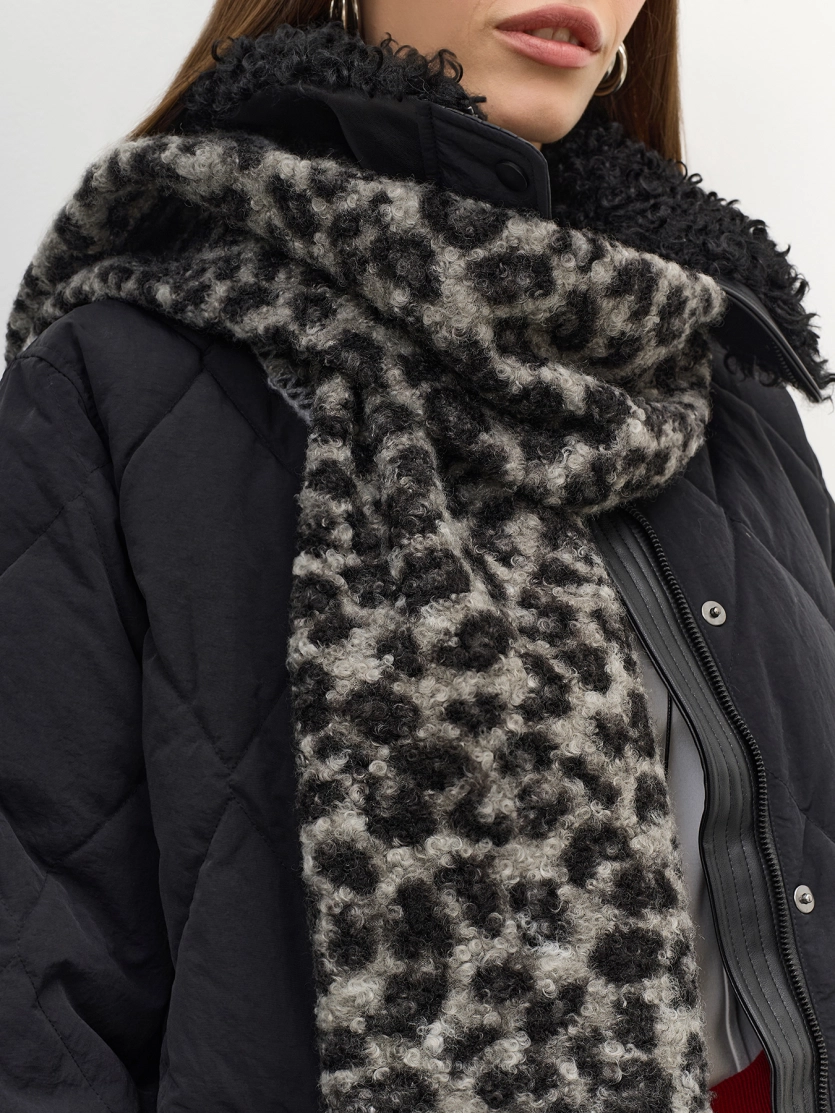 Мягкий шарф с анималистичным принтом