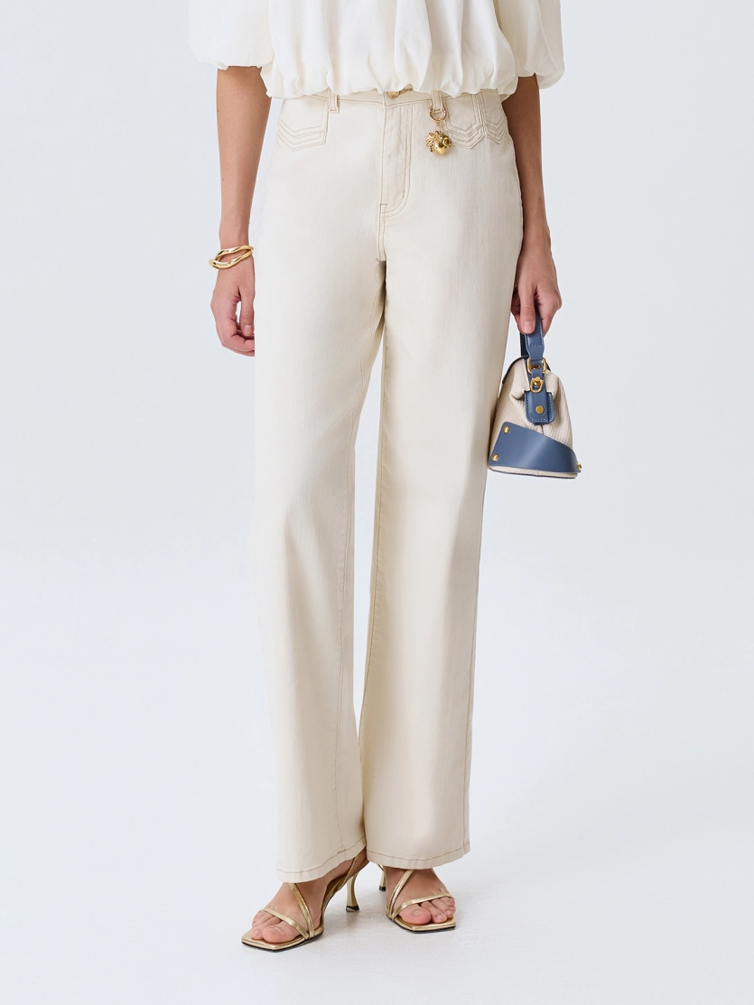 Прямые джинсы с металлическим декором