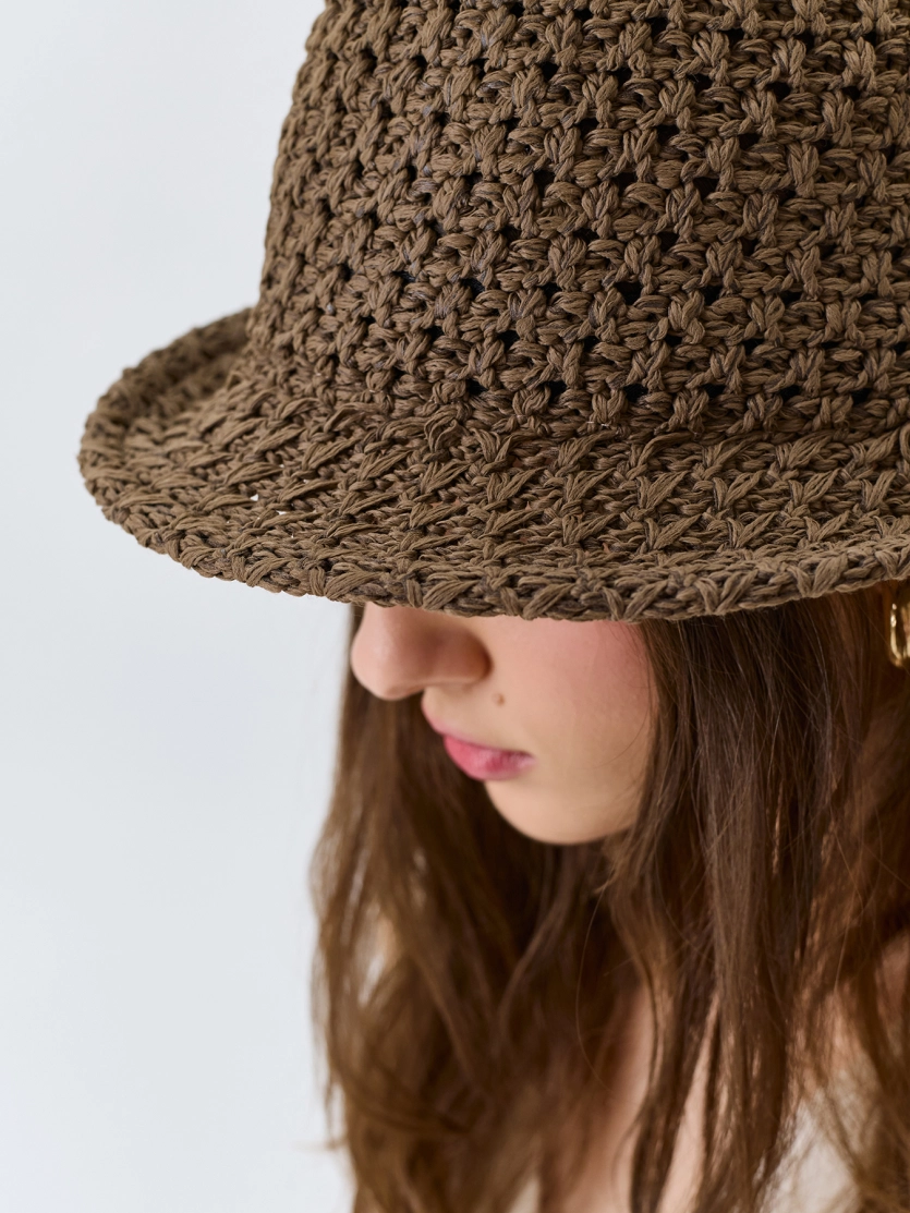 Шляпа с плетеным узором