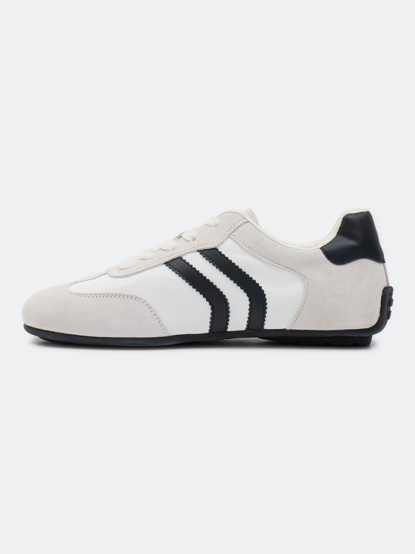 Комбинированные кроссовки с контрастными деталями