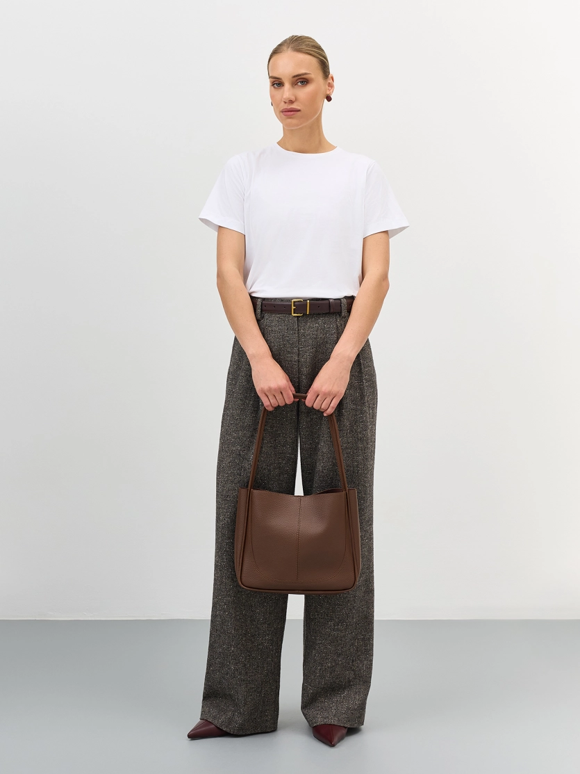 Комплект: сумка с акцентным обвесом и косметичка