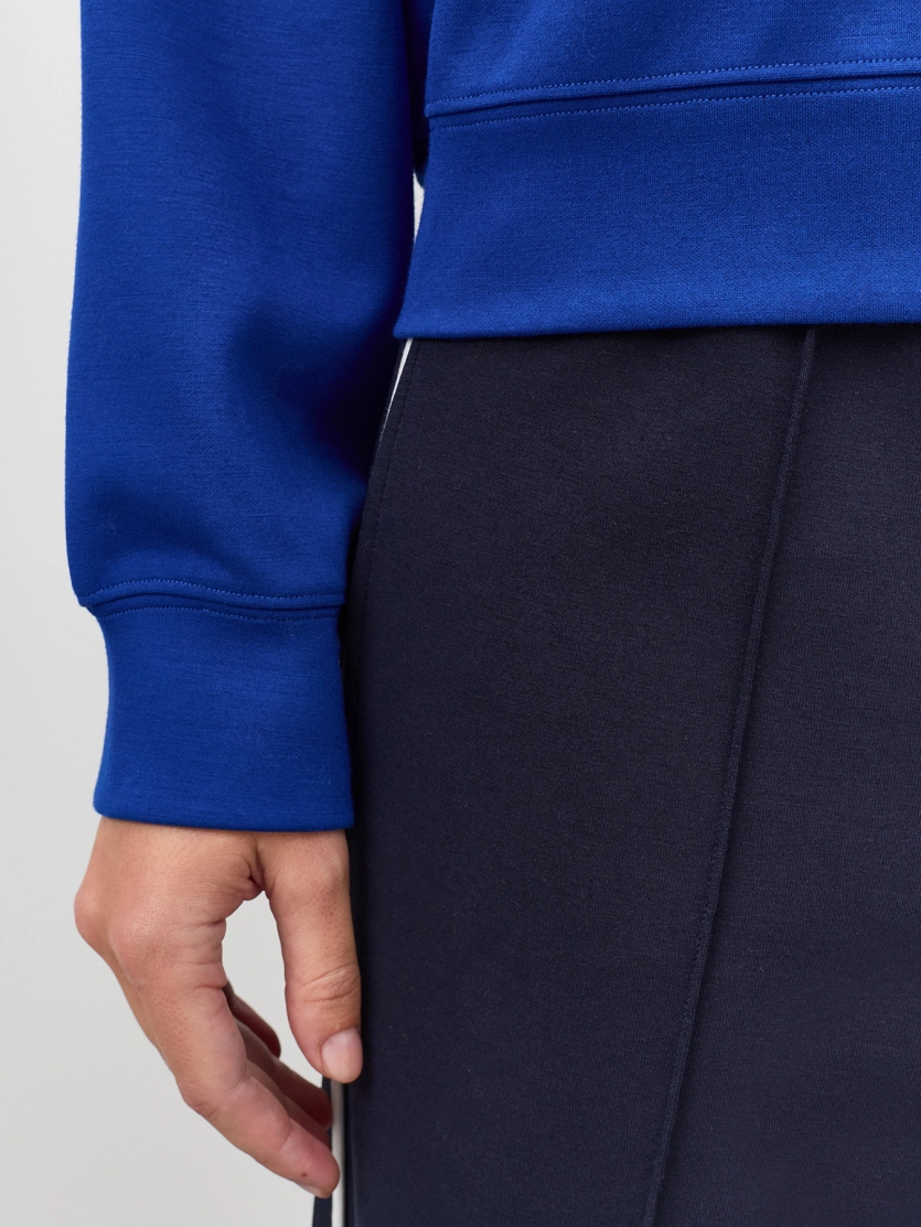 Джемпер из вискозы с V-образным вырезом