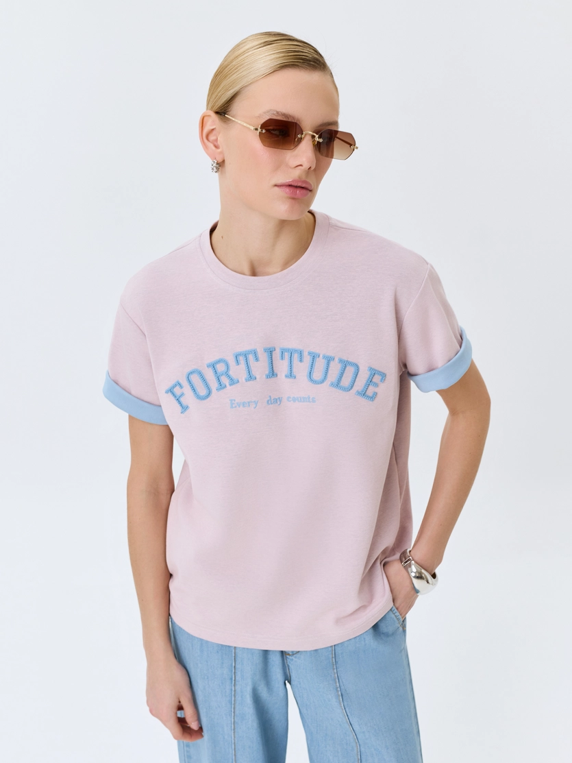 Прямая футболка в стиле "College"